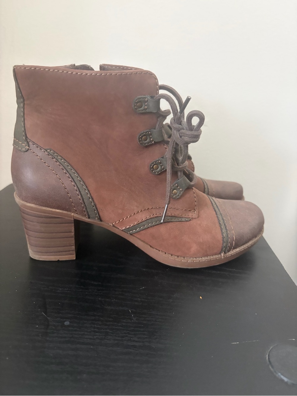 Earth Origins Two-Tone Brown Lace-Up Ankle Boots